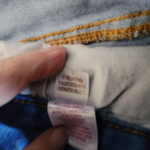 So Brand Jeans Shorts Favorite Roll Cuff Distressed Juniors Size 1 LH8030 - Picture 4 of 4